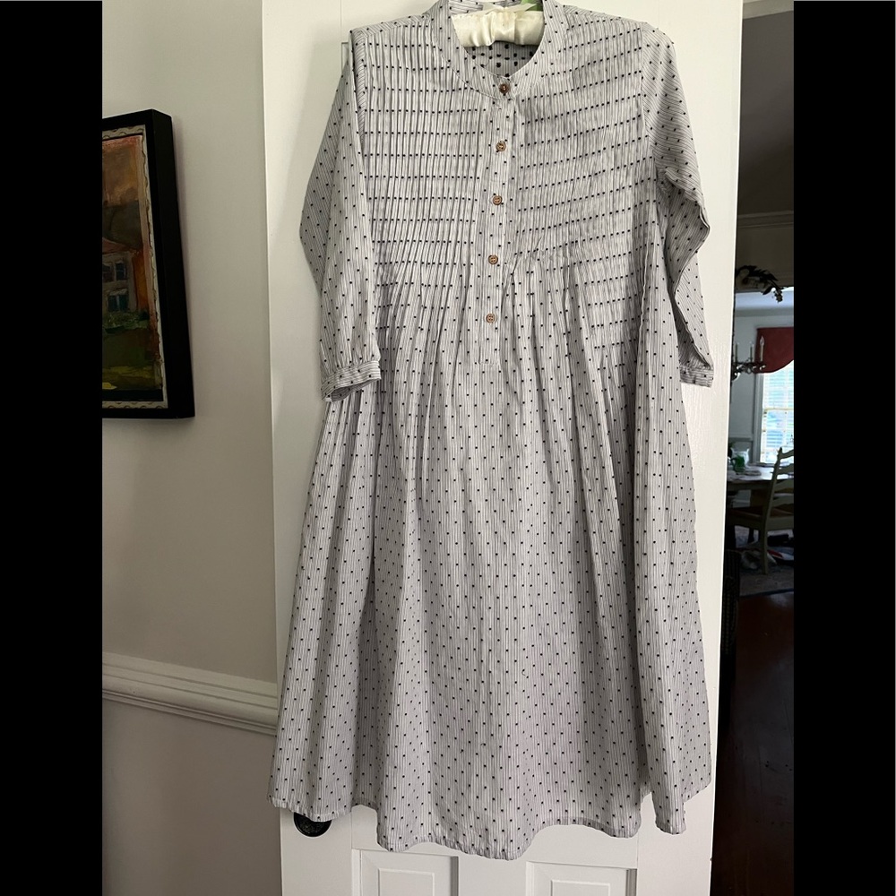Embellish Swiss Dot cotton gathering dress with side pockets.  NWT